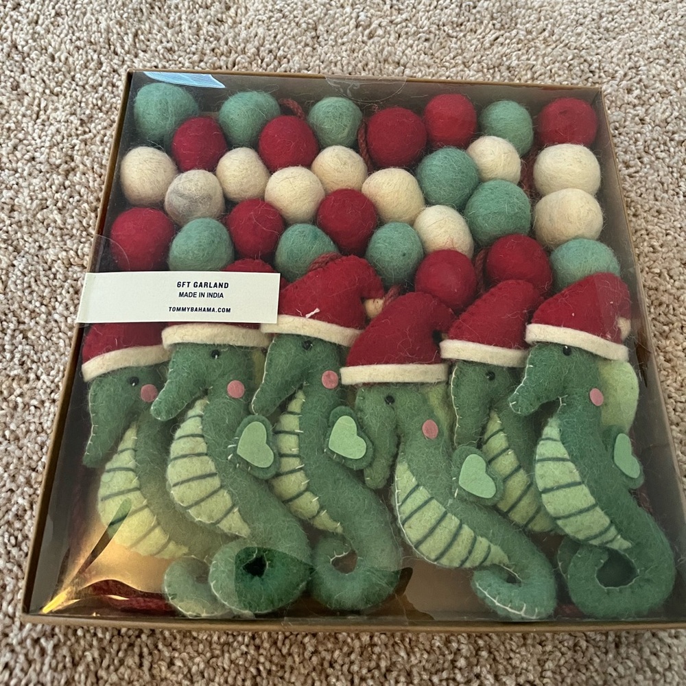 Tommy Bahamas seahorse garland